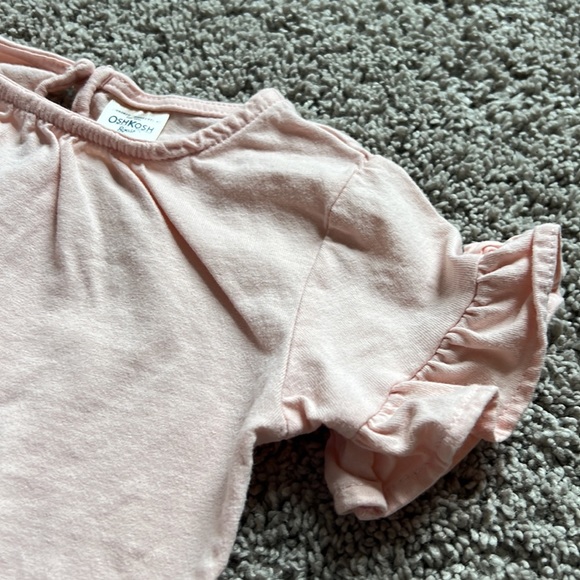 OshKosh flutter sleeve onesie - Picture 2 of 5